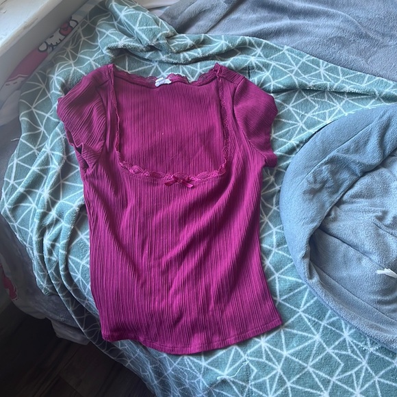 Burgandy short sleeve, tight fit, lace with a bow shirt from garage - Picture 1 of 4